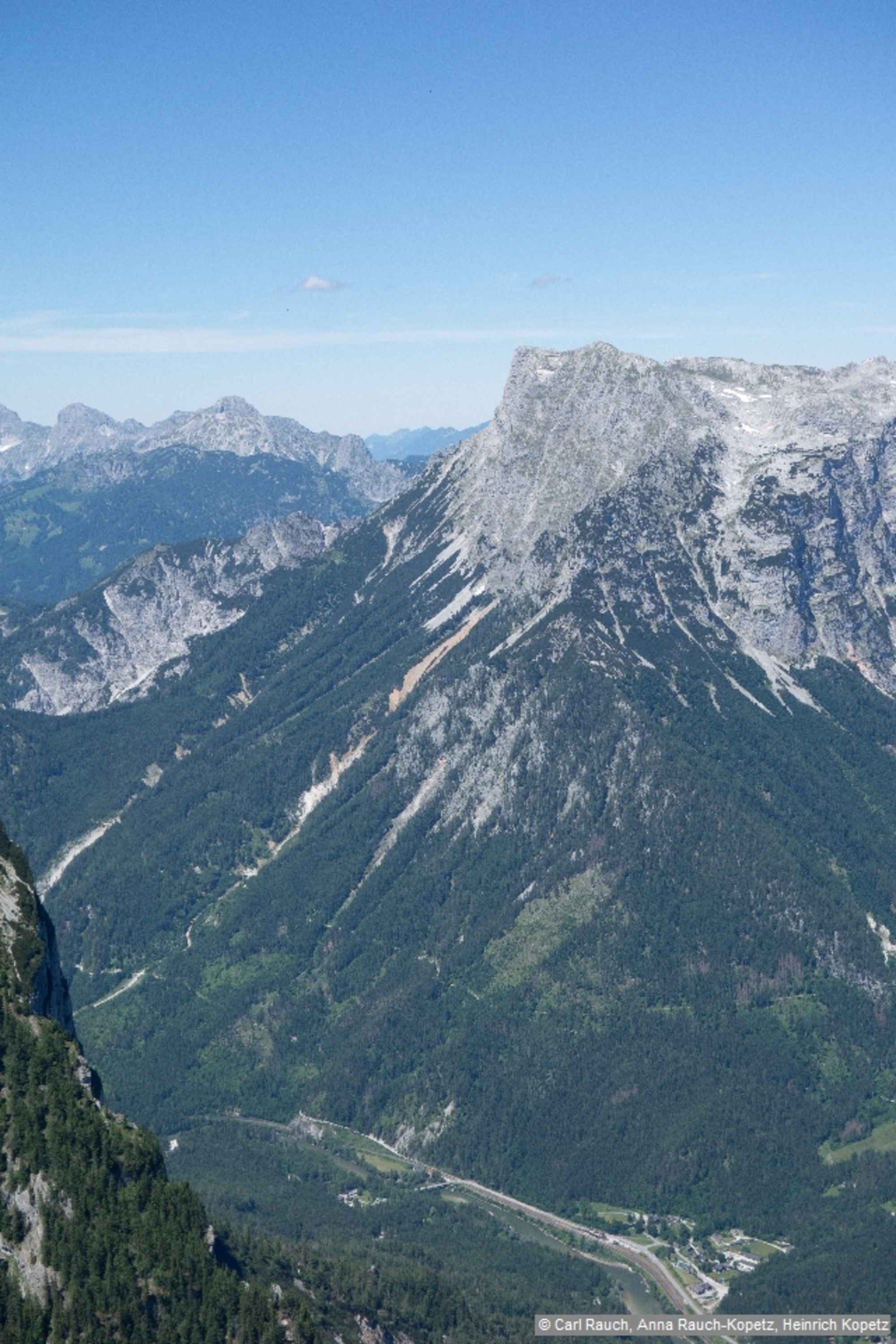 Blick auf den Großen Buchstein vom Hochzinödl, rechts unten Gstatterboden.