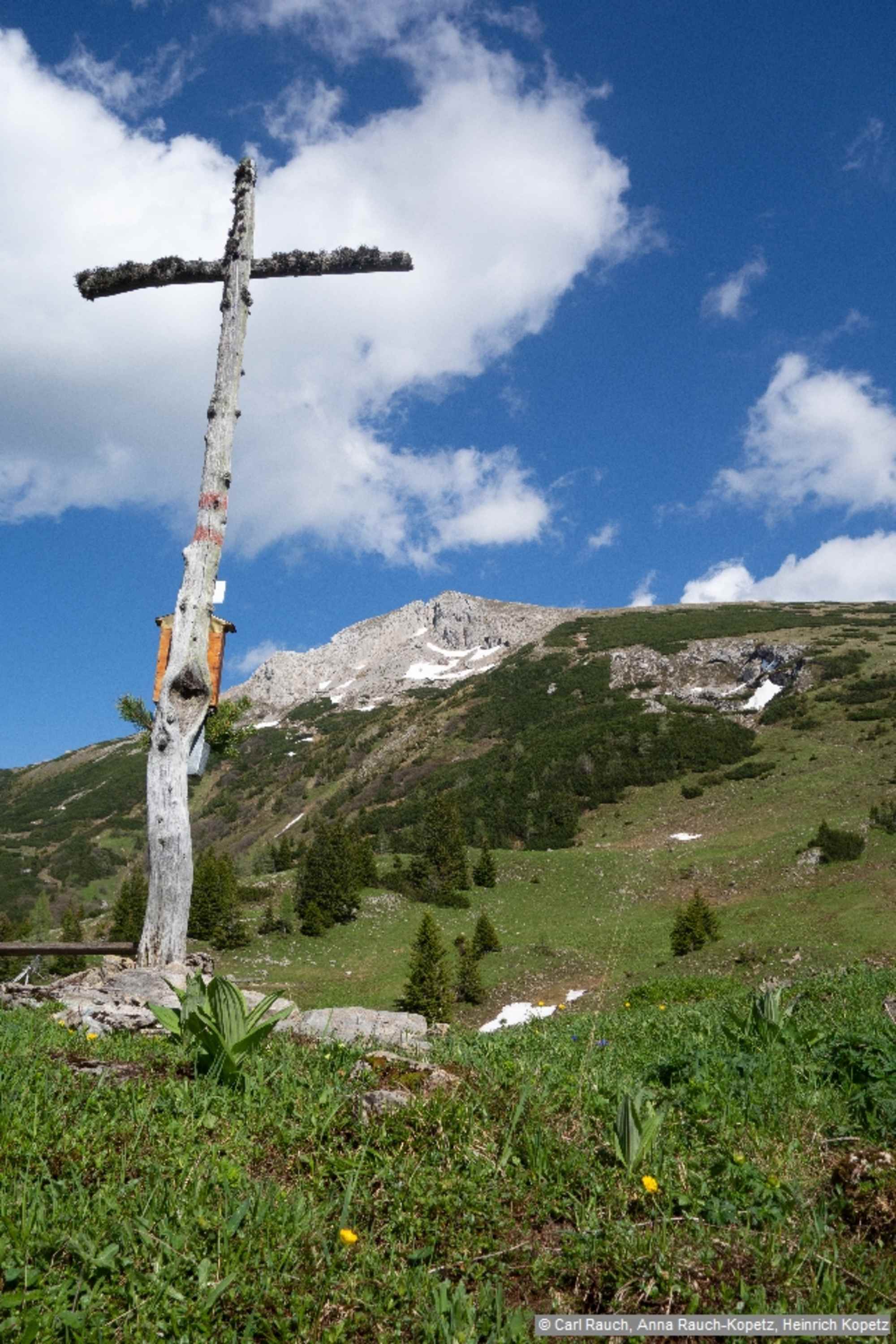 Blick vom Nebelkreuz auf den Gipfelanstieg, darüber der Stadelstein.