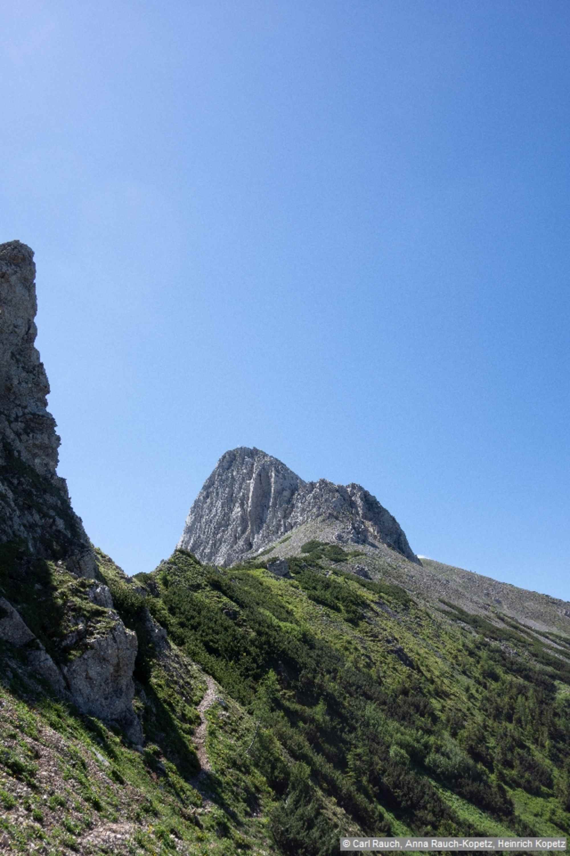 Blick aus der Schwarzenstein-Westflanke auf die abweisende Nordseite des Stadelsteins.