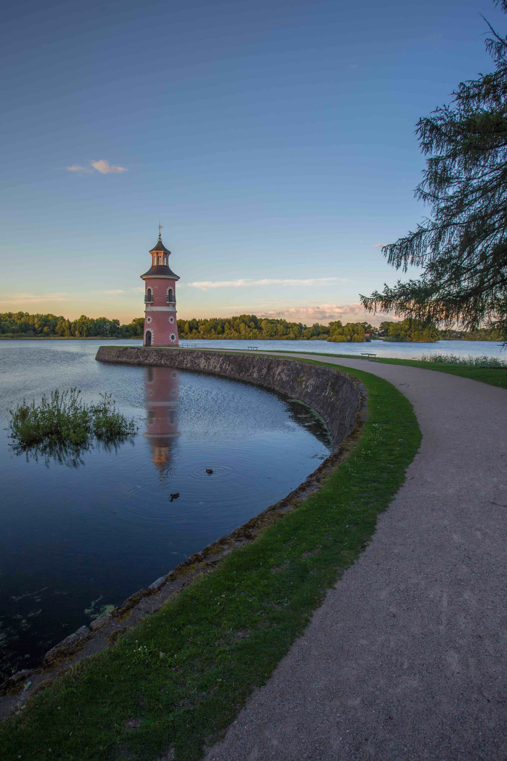 Leuchtturm Moritzburg am Abend