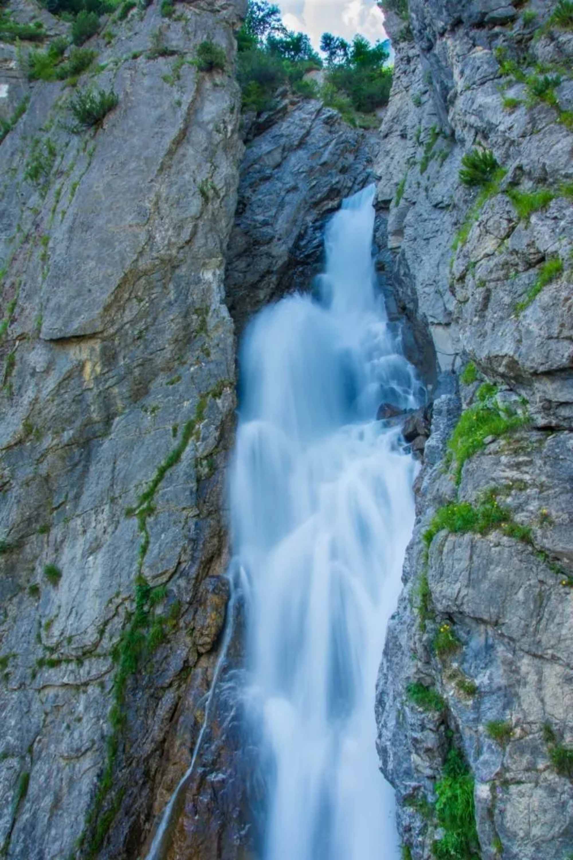 Der Simmswasserfall am Weg zum Café Uta bei Holzgau.