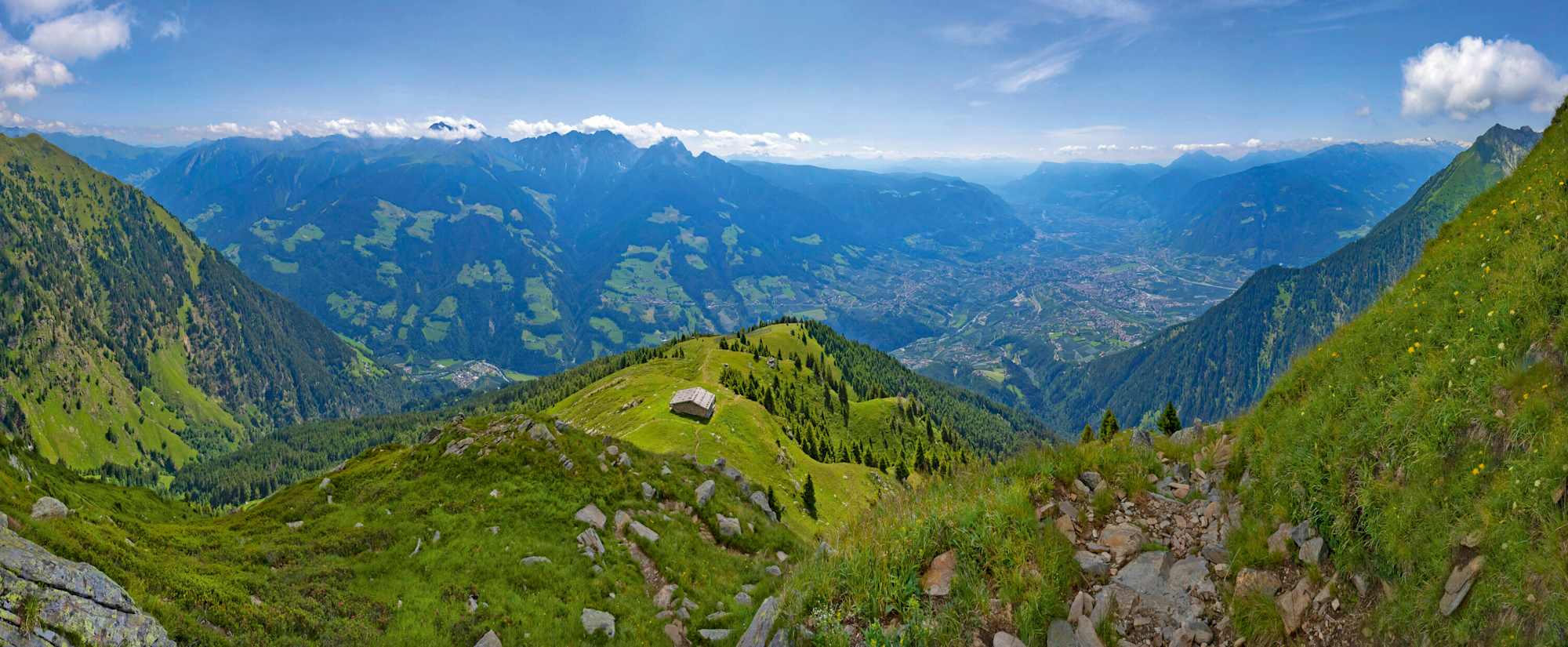 Die Vernuerer Hochwart oberhalb von Oberöberst.