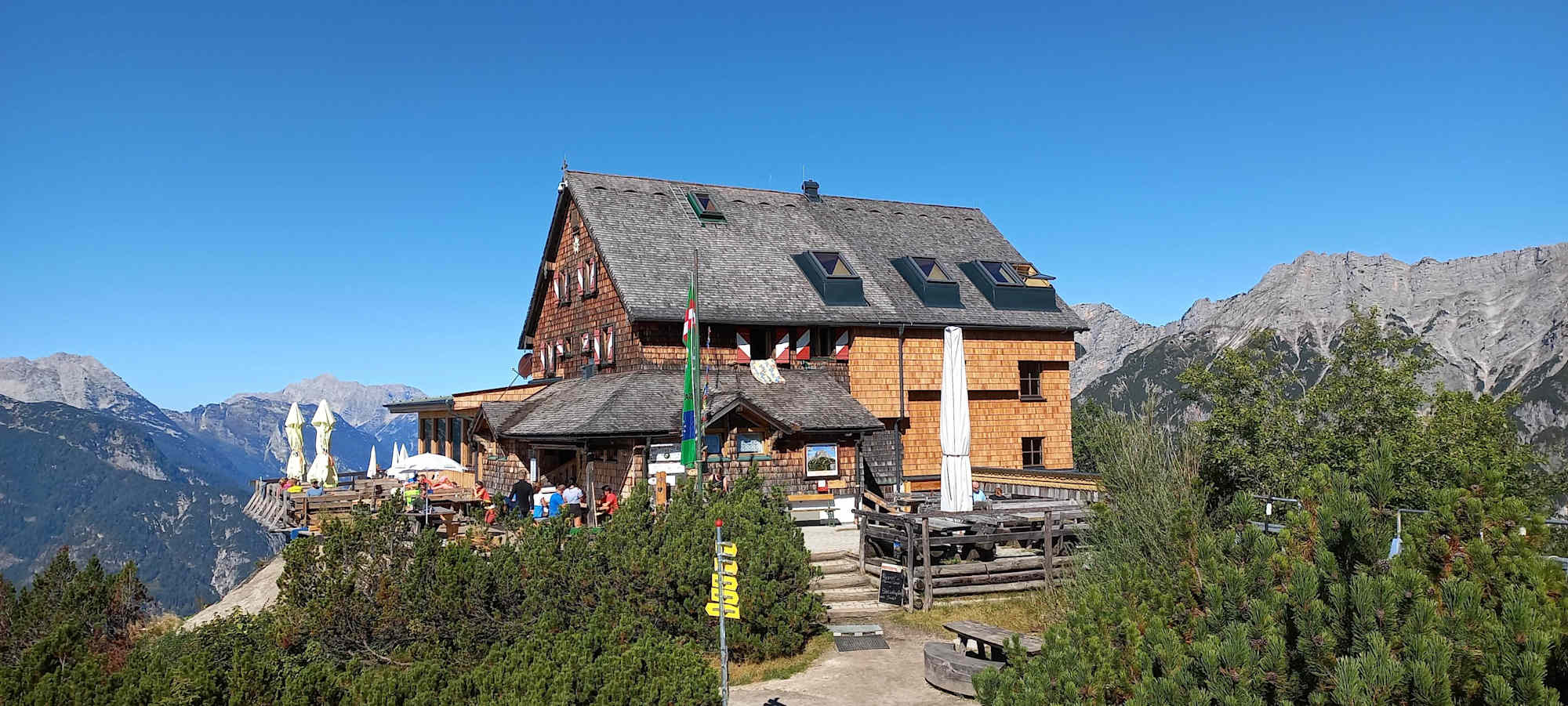 Peter-Wiechenthaler-Hütte, neu mit Zubau