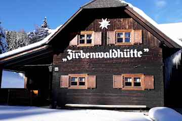 Die Zirbenwaldhütte ist eine urige und gemütliche Selbstversorgerhütte im steirischen Gebiet der Lavanttaler Alpen.
