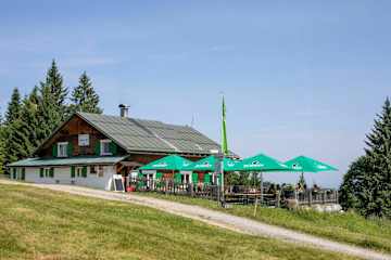 Die urige Lustenauer Hütte ist eine kleine, bewirtschaftete Hütte und Einkehr im Bregenzerwaldgebirge in Vorarlberg.