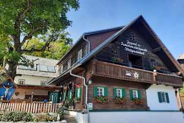 Die Jugendherberge Wittgruberhof steht nördlich der Kleinstadt Weiz im Grazer Bergland in der Oststeiermark.