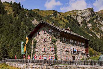 Das Kalser Tauernhaus lädt in der Glockner Region zum Genuss ein.