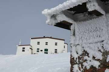 Im Winter ist das Schutzhaus geschlossen