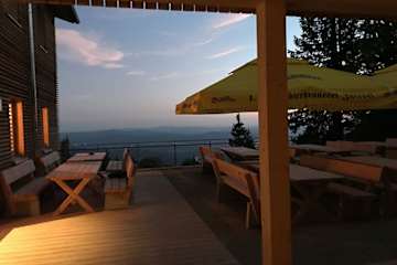 Abendstimmung am Schutzhaus Falkenstein