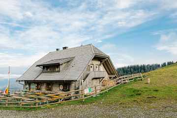 Die Feistritzer Alm auf 1.725 m
