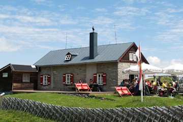 Die Salzburger Hütte lädt zur Einkehr ein.