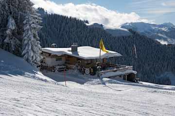Die Stanglalm hat auch im Winter geöffnet.