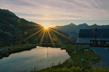 Sonnenaufgang an der Friedrichshafener Hütte