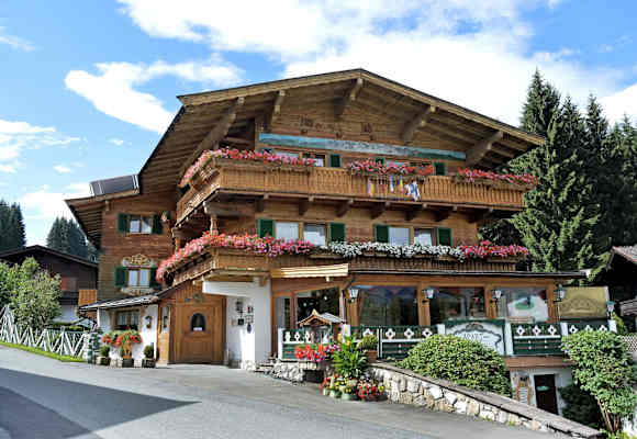 Aparthotel-Schmiedboden-Aussenansicht.jpg