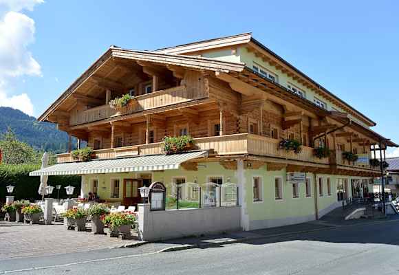 Appartement-Fuchs-Aussen-Haus-Sommer