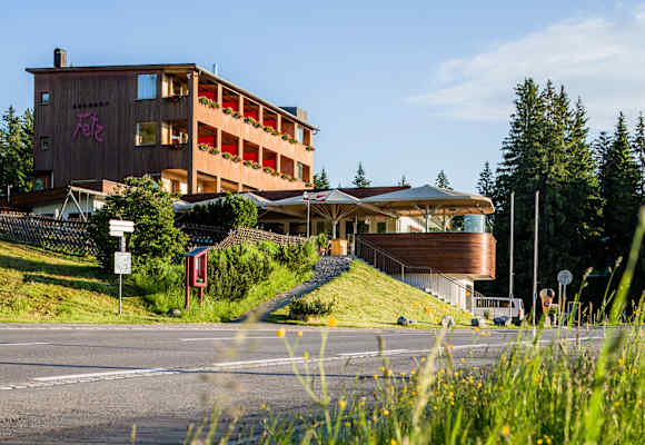Hotel Berghof Fetz Aussenansicht Sommer