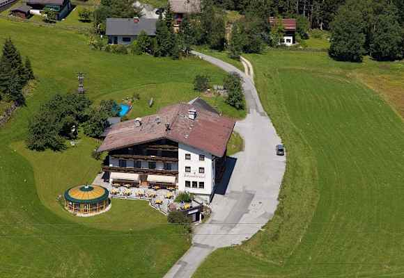 Landhotel-Dolomitenhof-Aussenansicht