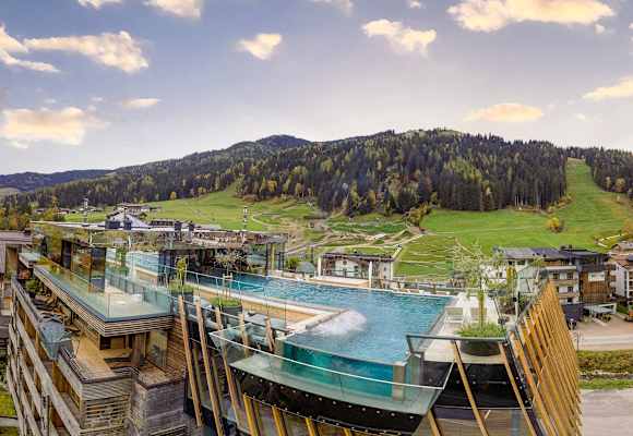 Hotel Salzburger Hof Leogang Panoramapool Sommer
