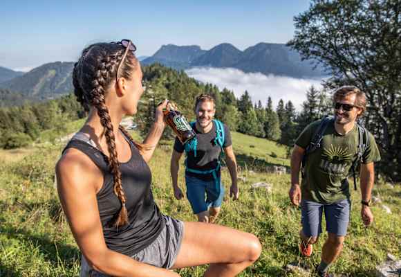 Das Trinken rund um eine Bergtour ist nicht nur wichtig für den Flüssigkeitshaushalt – es soll auch schmecken.