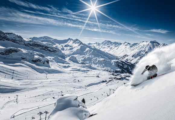 Die Liftanlagen und Pisten der Silvretta Arena Ischgl/Samnaun reichen bis auf über 2.800 m Höhe.   
