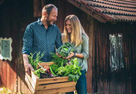 Tom Burger und Evelyn Matejka von der Franz-Fischer-Hütte kochen vegan
