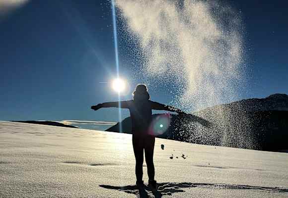 Mit der richtigen Kleidung stapft es sich ganz gemütlich durch die eisig kalte Winterlandschaft