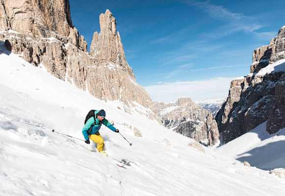 Abfahrt durch das Mittagestal in den Dolomiten