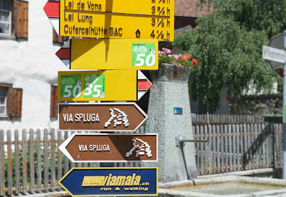 Zweitausendjährige Transitgeschichte lässt sich auf der viaSpluga von Thusis nach Chiavenna erfahren.