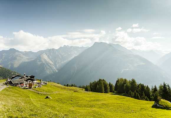 Die Gampe Thaya ist eine Gourmet-Hütte in den Ötztaler Alpen.