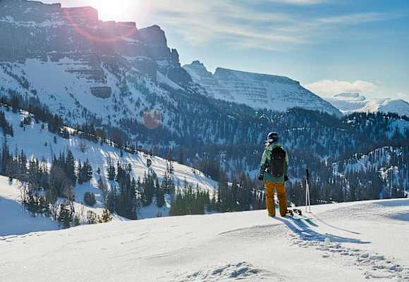 Beim Skitouren, Bergsteigen oder anderen Abenteuern: Eine GPS-Multisport-Smartwatch steckt voller Innovationen, die jeden Tag smarter machen.