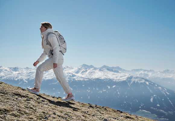 Auch die US-amerikanische Skirennläuferin Mikaela Shiffrin vertraut auf die adidas Terrex Myshelter Primaloft Hooded Jacke.