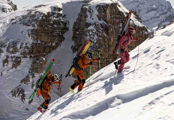 Die Ski Mountaineering Kollektion von Salewa wurde speziell für alpine Berg- und Skitouren entwickelt.