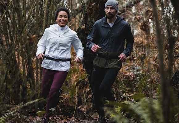 Lerne gemeinsam mit der Salomon Trailrunning-Ausrüstung deine Grenzen kennen.