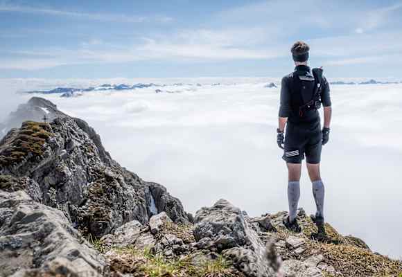 Ob beim Wandern oder Trailrunning - die richtige Sportuhr begleitet dich bis zum Ziel.