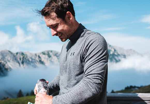 Profi-Snowboarder Alex Payer erklärt uns, was man bei einer Herbstwanderung beachten sollte.