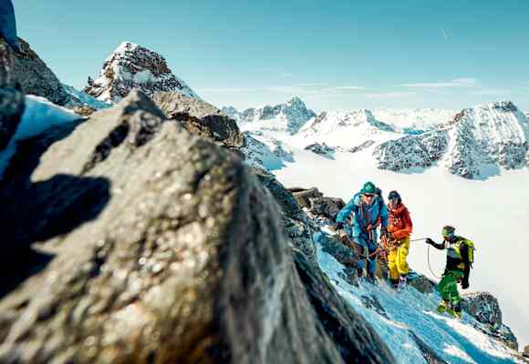 Die Skitour auf den Piz Buin ist nicht die einfachste aber eine durchwegs abwechslungsreiche mit einem wahrhaftig eindrücklichen Gipfelpanorama.