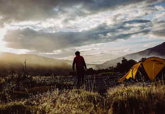 Klare Luft und bunte Blätter – das Campen im Herbst hat einen ganz besonderen Reiz.