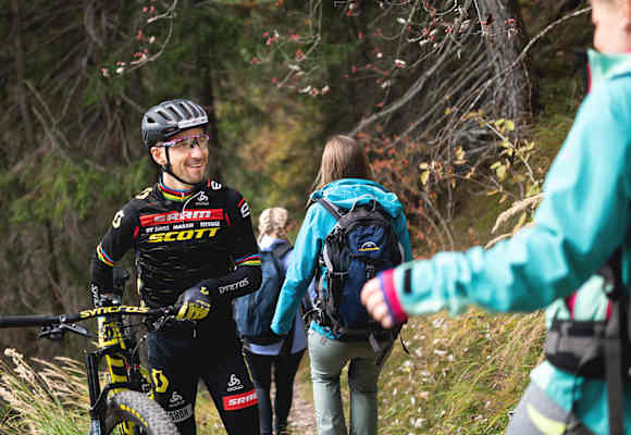 Das Naturerlebnis Graubünden kann heute nicht nur zu Fuß sondern auch mit dem (E-)Mountainbike erfahren werden.