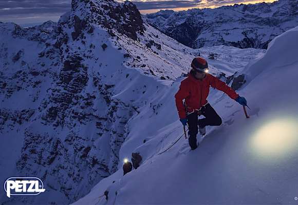 Egal ob beim Wandern, Bergsteigen oder Skitouren gehen – eine Stirnlampe ist ein MUSS in jedem Rucksack eines Outdoor-Sportlers.  