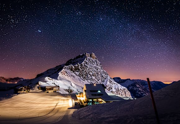 Im historischen Hotel Baerghuis am Jochpass kann man den Skitag mit Blick auf den Titlis ausklingen lassen.