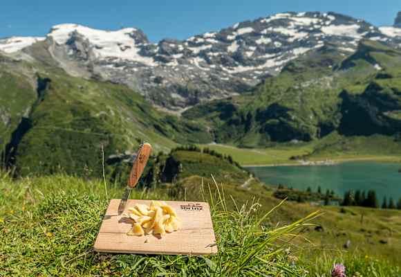 In acht Etappen wandert man auf die Via Sbrinz entlang der Spuren des legendären Hartkäses vom Engelbergertal nach Domodossola.