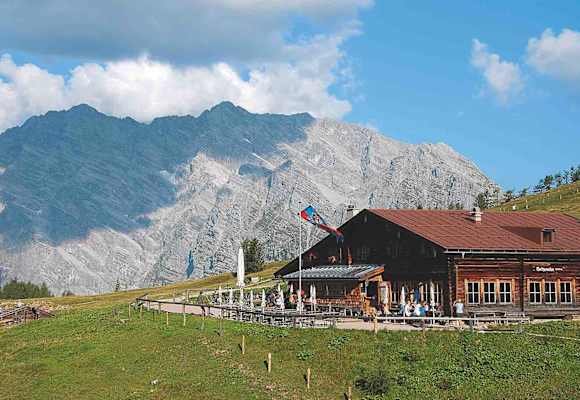 Die Gotzenalm vor der Watzmann-Ostwand