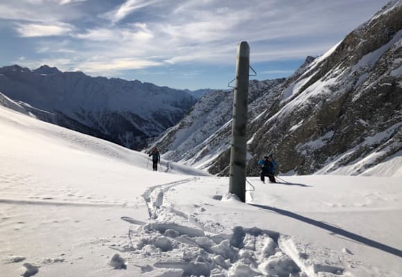 Die Staublawine zerstörte drei Stützen der Materialseilbahn der Erzherzog-Johann-Hütte