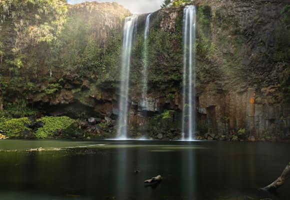 Fotograf Johannes Friedl ist mit seiner Familie und dem Campervan durch Neuseeland gereist, im Bild die Whangarei Falls