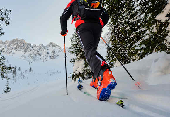 Hoji Boots – Skitourenschuhe, die ambitionierte Aufsteiger ebenso überzeugt wie abfahrtsorientierte Tourengeher. 