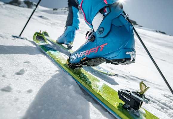 Eine Skibindung ohne Verbindungssteg.