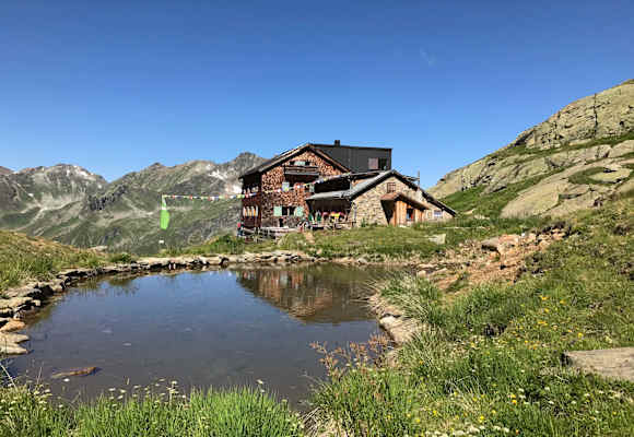 Die Edmund-Graf-Hütte auf 2.375 m