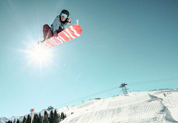 Mit ihren Snowboardcamps „Chixxs on Board" in Arosa Lenzerheide verschafft Tanja Angst vielen Frauen mehr Luft nach oben.