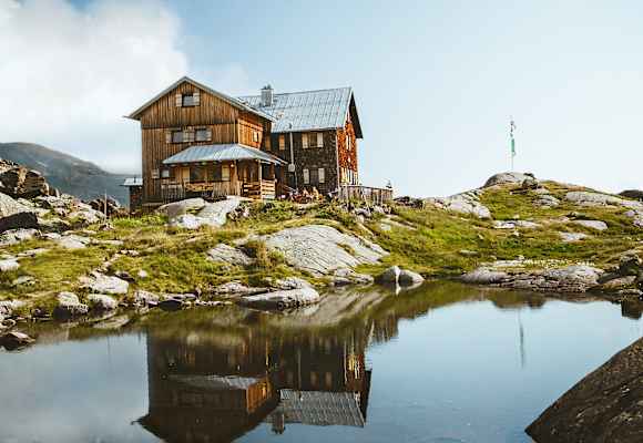 Cover-Shot: Die Bremer Hütte im Stubai