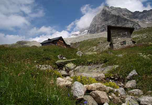 Die Geraer Hütte am Fuße des Olperers ist ein wichtiger Stützpunkt entlang der Peter-Habeler-Runde.